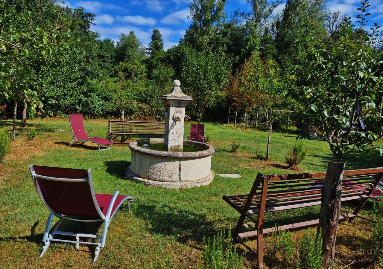 Chateau Des Perichons Poncins Buitenkant foto